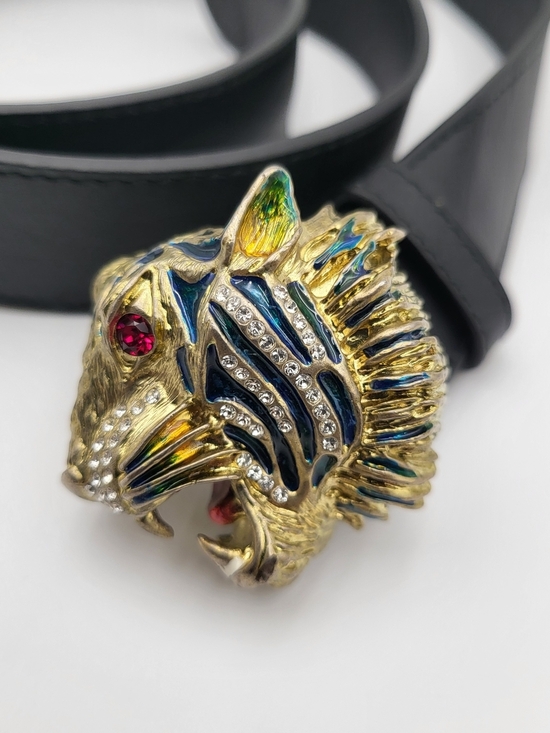 GUCCI Feline Tiger Head Buckle Leather Belt...Authentic.. main image 7